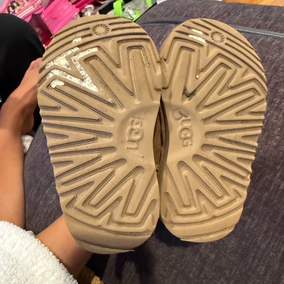 Toddler Girl Ugg Boots - Picture 4 of 4